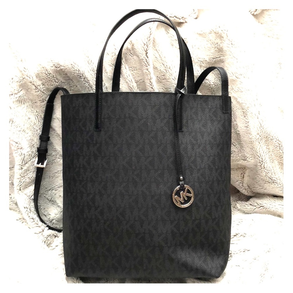Michael Kors Bucket Bag